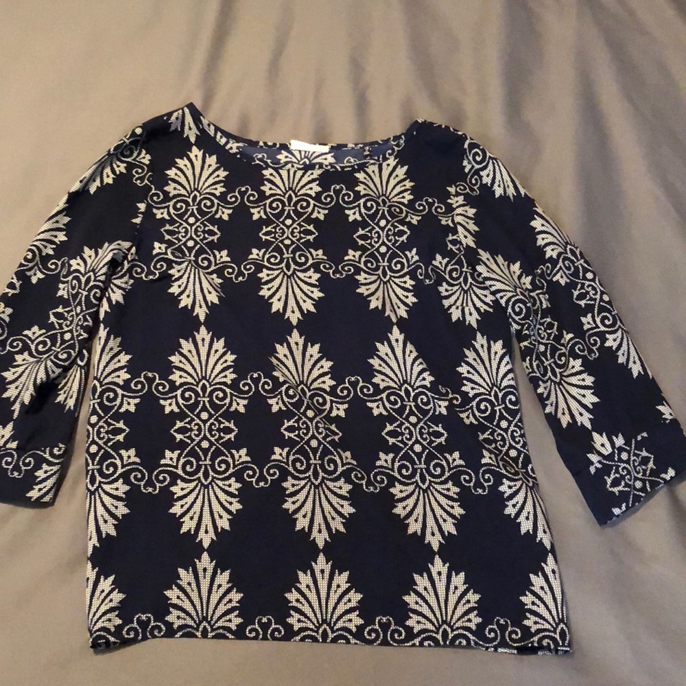 Trendy top in navy